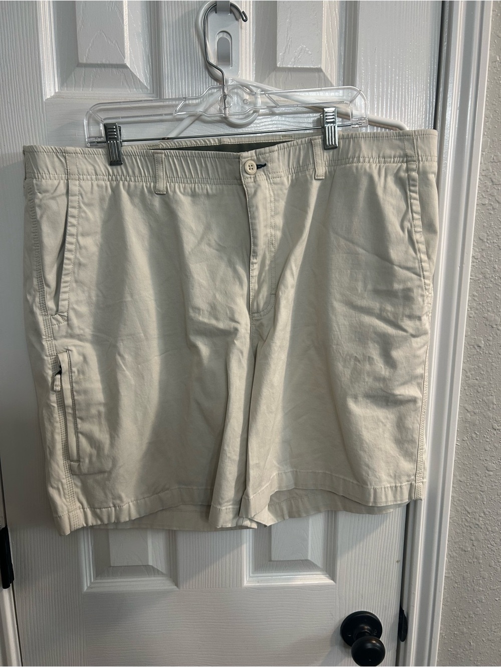 L.L. Bean Men's Khaki Cargo Shorts Size 42w zip pockets class fit